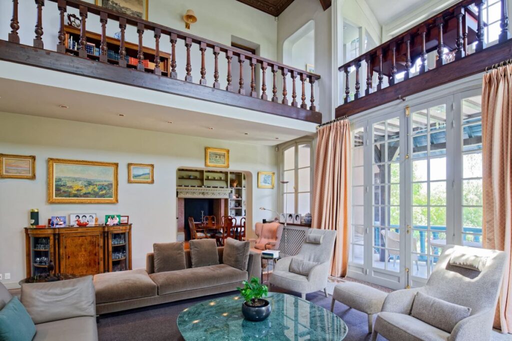 confiez la rénovation moderne de votre villa à saint-cloud à des experts. obtenez un intérieur contemporain, élégant et sur mesure grâce à notre savoir-faire en rénovation haut de gamme.