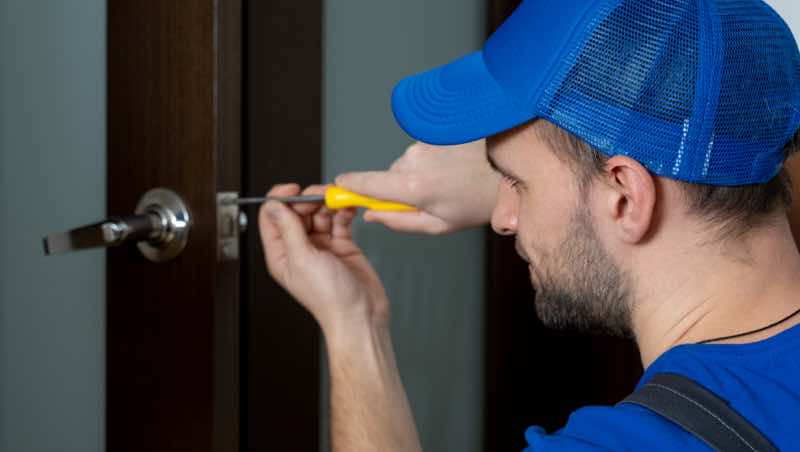 service de serrurier express à saint-cloud : intervention rapide et efficace pour tous vos besoins en serrurerie, dépannage et ouverture de portes 24h/24.